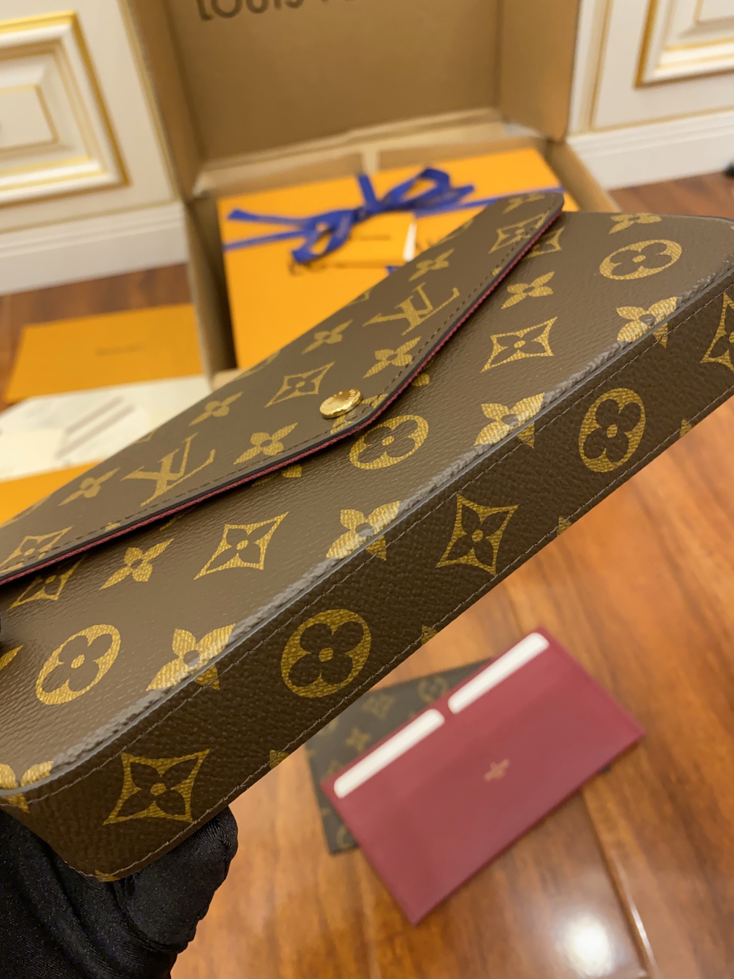 LV Purse